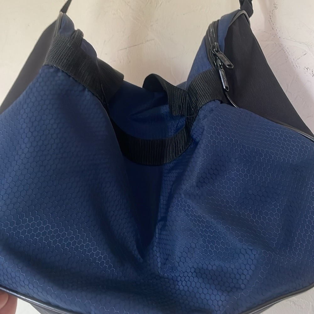 Adidas bag - Picture 2 of 4